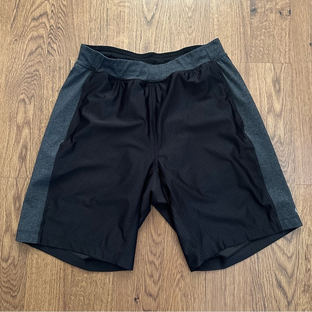 Lululemon Man Black Gray Shorts Size Medium